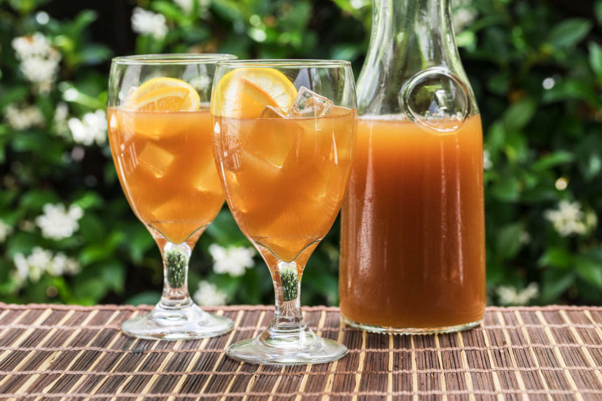 Golfer Arnold Palmer's favorite iced tea and lemonade drink over ice, the Half 'n Half